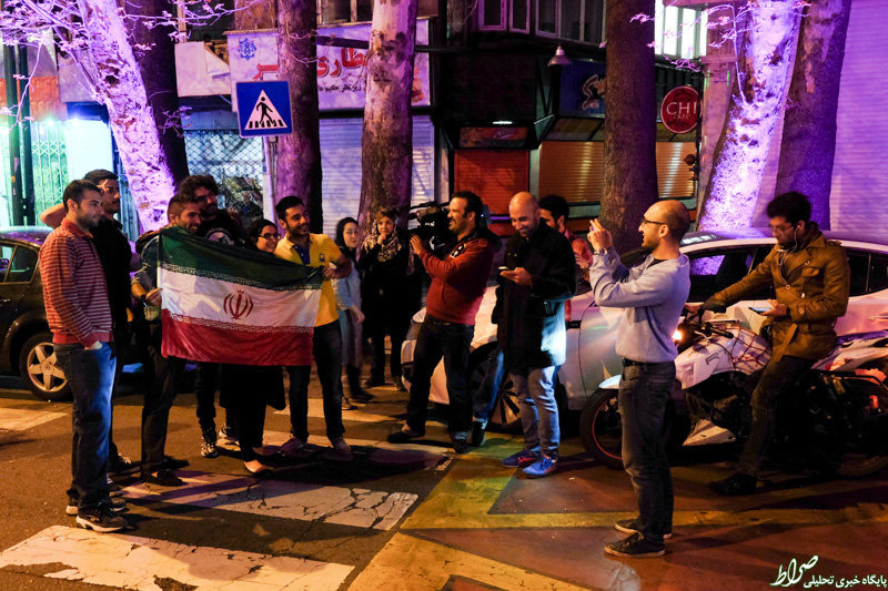 پیادهروی بنفشها!/ 100 نفر به استقبال ظریف رفتند! +تصاویر پیادهروی بنفشها!/ 100 نفر به استقبال ظریف رفتند! +تصاویر