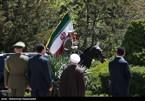 روحانی پاسخ محبت اردوغان را داد!/ استقبال با گارد اسب سواران! +تصاویر