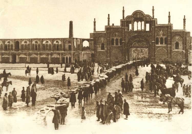 عکس/ عیدی درباریان به شاه قاجار عکس/ عیدی درباریان به شاه قاجار