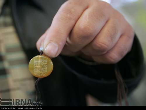 عکس/ شرف الشمس پشت نگین انگشتر عکس/ شرف الشمس پشت نگین انگشتر