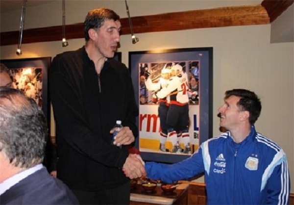 عکس/ مسی و غول بسکتبالیست NBA