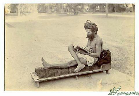 عکس/ مطالعه کردن مرتاض هندی!