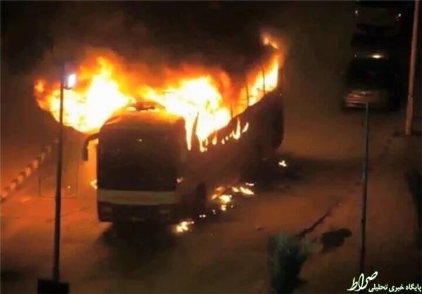 معترضان در قطیف یک اتوبوس را به آتش کشیدند+عکس