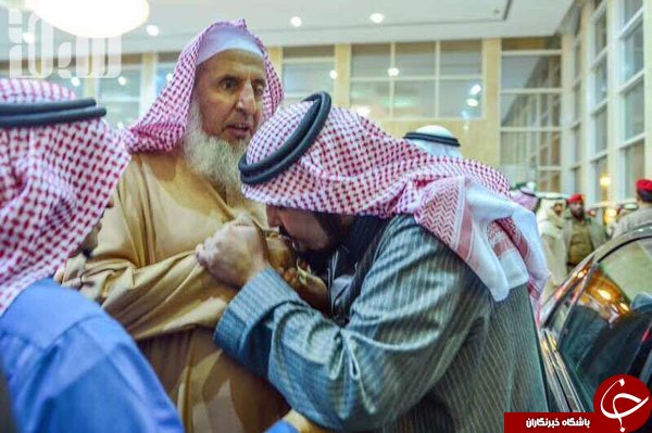 بوسه شاهزاده بر دستان قصاب شیخ النمر+عکس