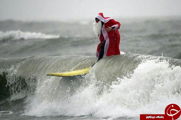 عکس/ بابانوئل در حال موج سواری! عکس/ بابانوئل در حال موج سواری!