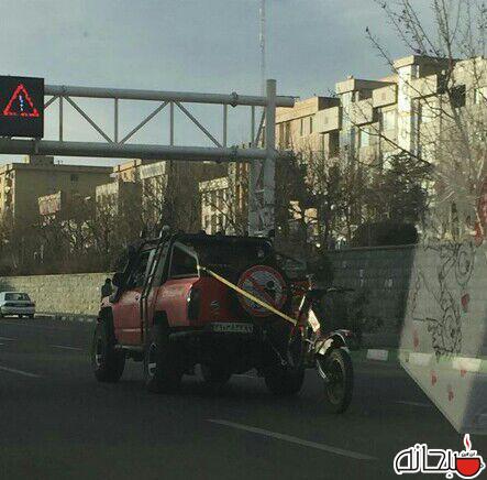 عکس/ روش جالب حمل موتور با خودرو