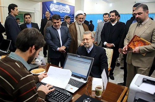 چه كسانی لاريجاني را هنگام ثبتنام همراهي كردند؟ +عکس چه كسانی لاريجاني را هنگام ثبتنام همراهي كردند؟ +عکس