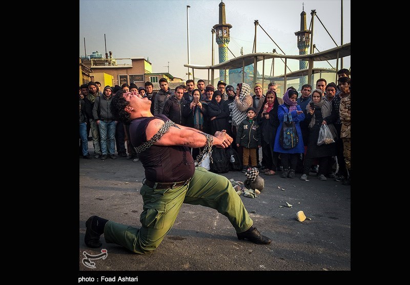 عکس/ معرکه گیری در میدان تجریش
