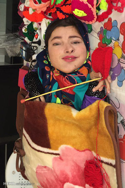 دختر هنرمند ۷۰سانتی در تهران +تصاویر