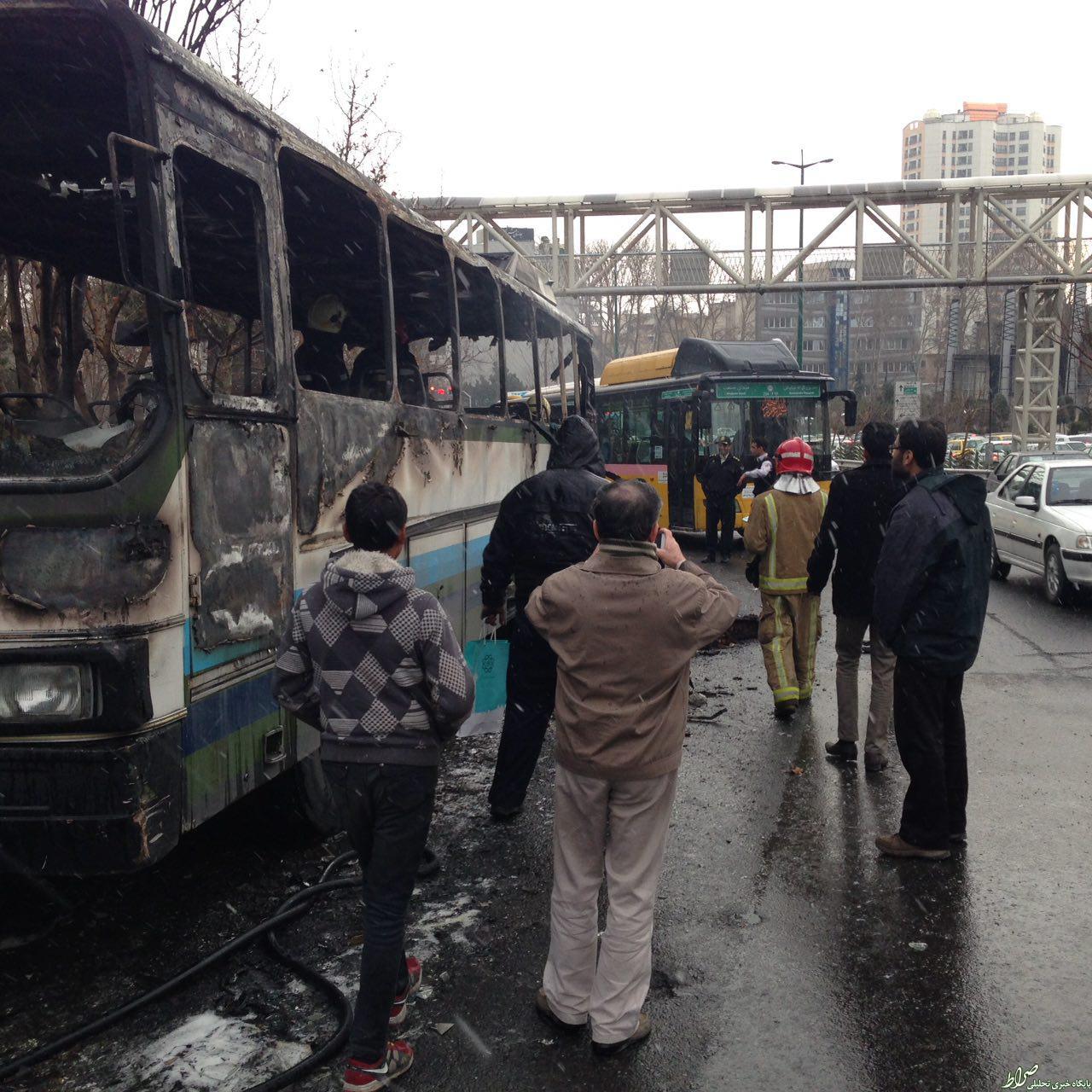 عکس/ اتوبوس سوخته در خیابان ولیعصر