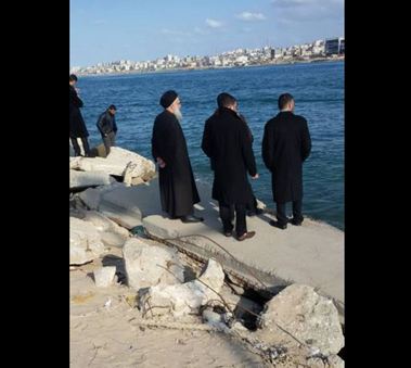 جنجالی‌شدن عکس روحانی شیعه درغزه
