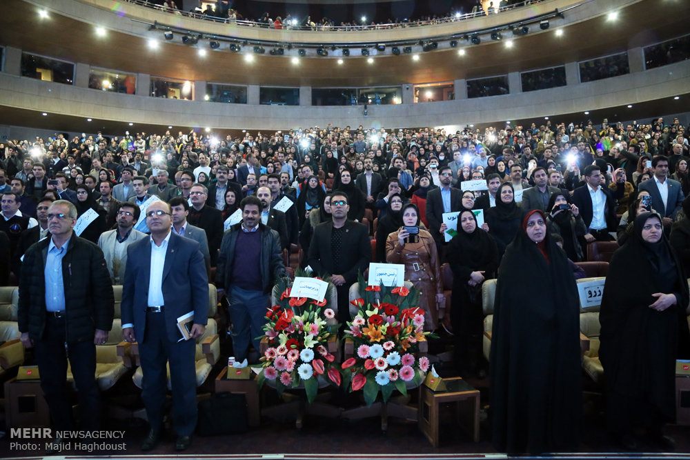 عکس/ دستهگل بهجای روحانی و هاشمی! عکس/ دستهگل بهجای روحانی و هاشمی!
