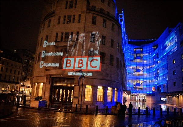 شعارنویسی روی ساختمان BBC +تصاویر شعارنویسی روی ساختمان BBC +تصاویر