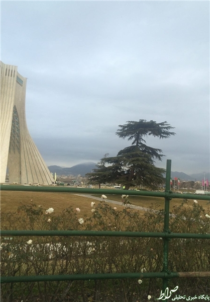 اهتزاز پرچم چین در میدان آزادی +تصاویر