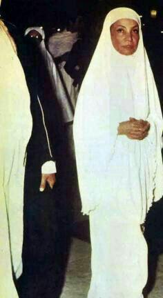 عکس/ اشرف پهلوی در لباس احرام!