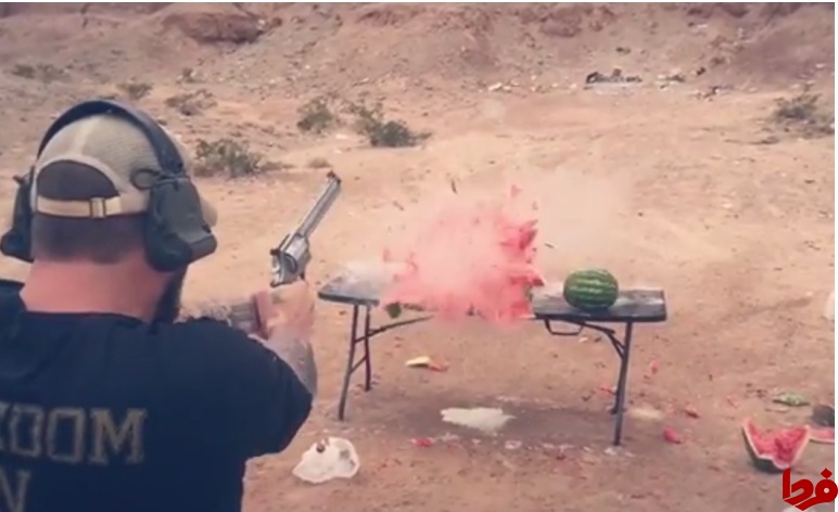 عکس/ شلیک قوی ترین هفت تیر به هندوانه!