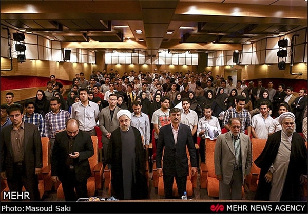 ماجرای پاهای دراز برادر روحانی +تصاویر
