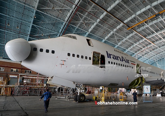 عکس/ خنک کردن هواپیمای هما با کولر آبی عکس/ خنک کردن هواپیمای هما با کولر آبی