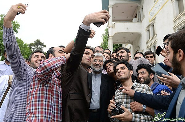 عکس/ سلفی هواداران جلیلی با او