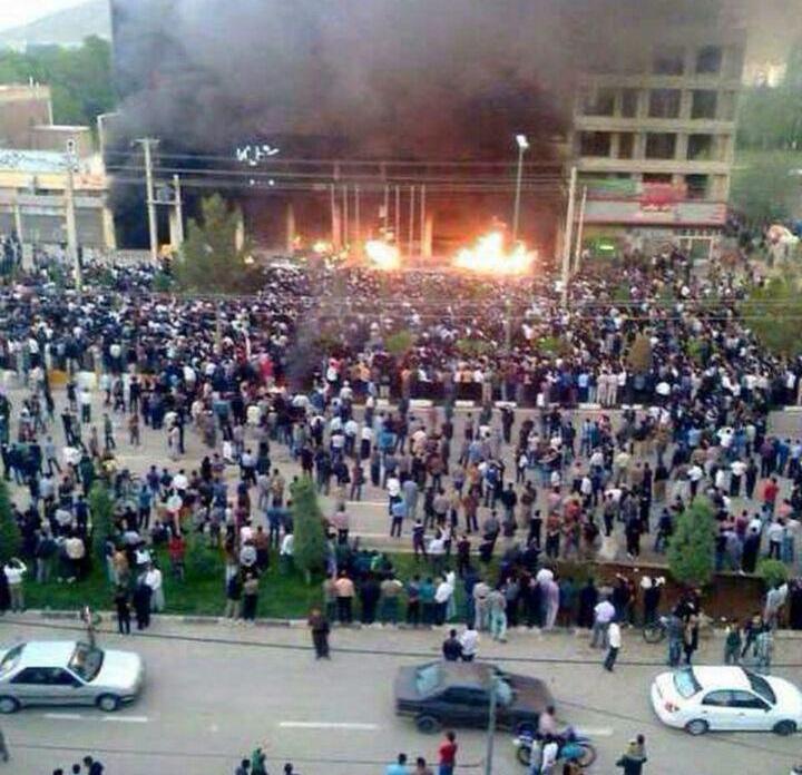 ماجرای مرگ یک دختر، تجمع و آتش زدن هتل در مهاباد چه بود؟ +تصاویر