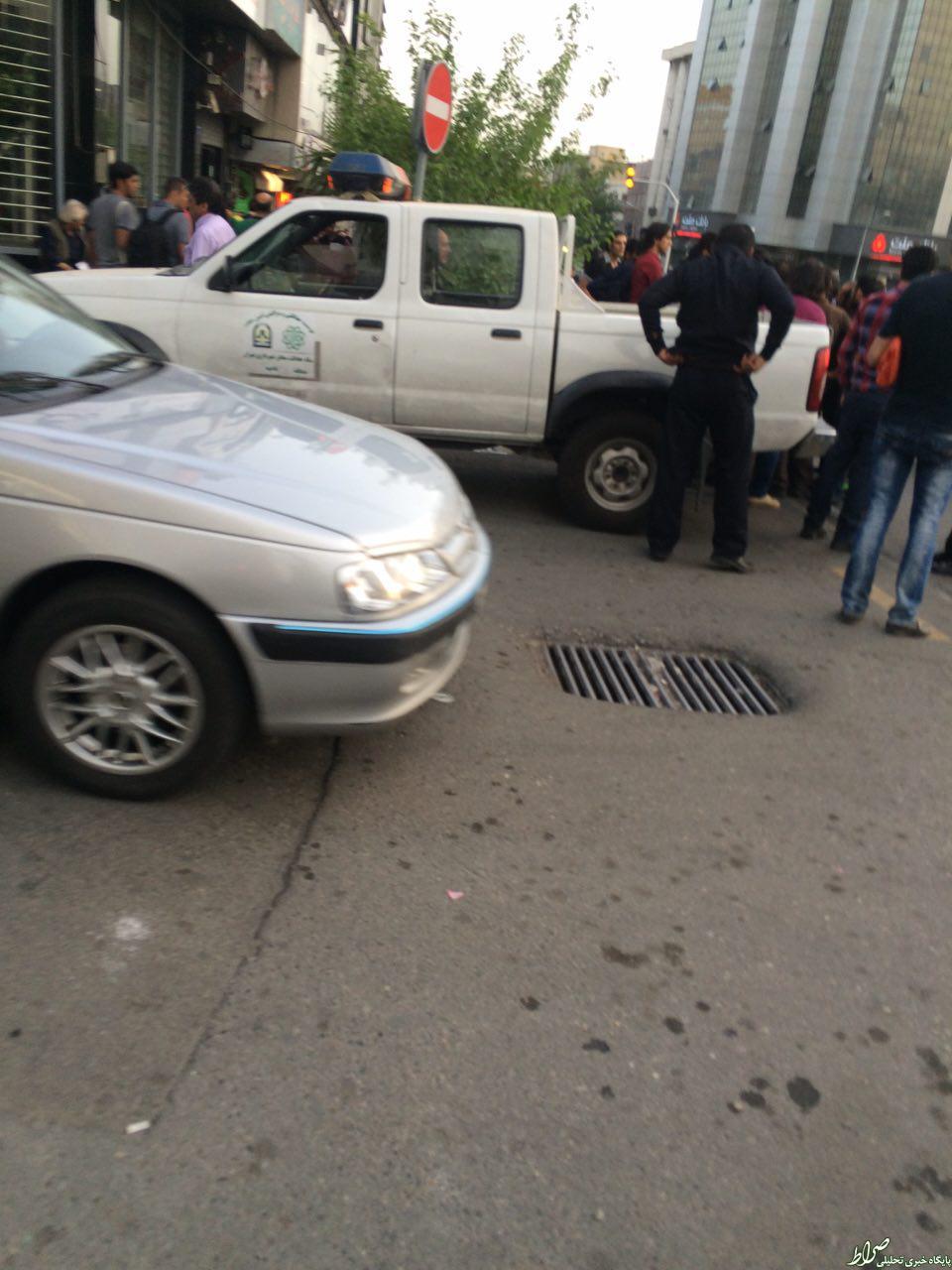 استفاده ماموران شهرداری از گاز فلفل در میدان 7 تیر/ یکی از ماموران گریخت +تصاویر استفاده ماموران شهرداری از گاز فلفل در میدان 7 تیر/ یکی از ماموران گریخت +تصاویر