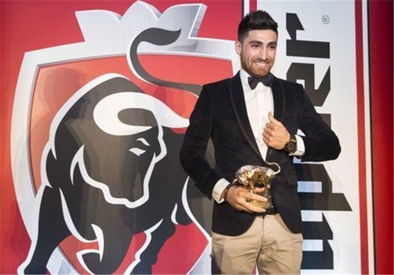 عکس/ گاو طلایی در دستان جهانبخش عکس/ گاو طلایی در دستان جهانبخش