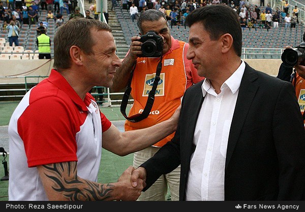 عکس/ خالکوبی دست سرمربی پدیده