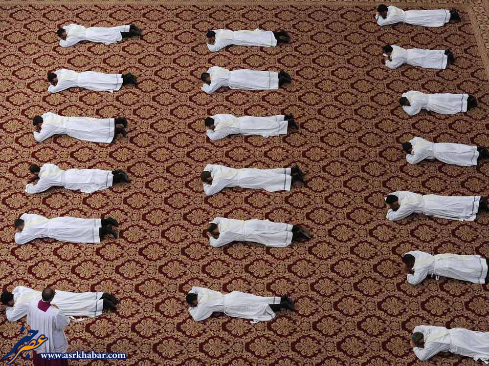 عکس/ مراسم عجیب روحانیون واتیکان