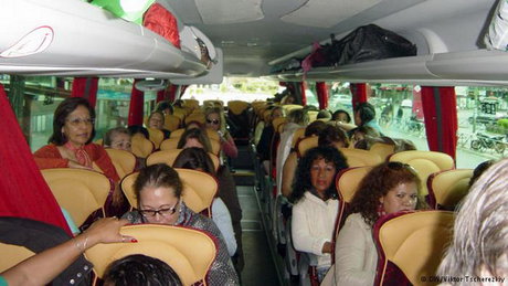 اتوبوس زنان برای مردان مجرد اسپانیایی +تصاویر