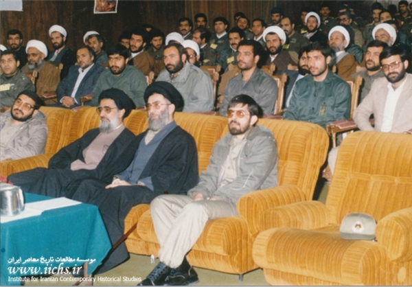 عکس/ کرباسچی در کنار رهبری در سال 58 عکس/ کرباسچی در کنار رهبری در سال 58