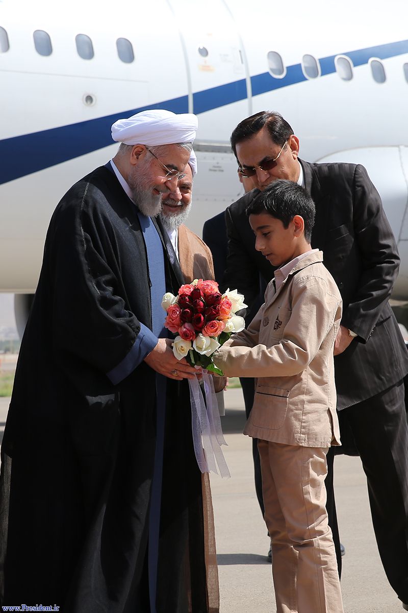 تصاویر/ استقبال پسر بجنوردی از روحانی