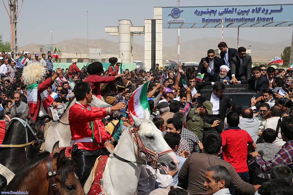 عکس/ استقبال از روحانی با اسب عکس/ استقبال از روحانی با اسب