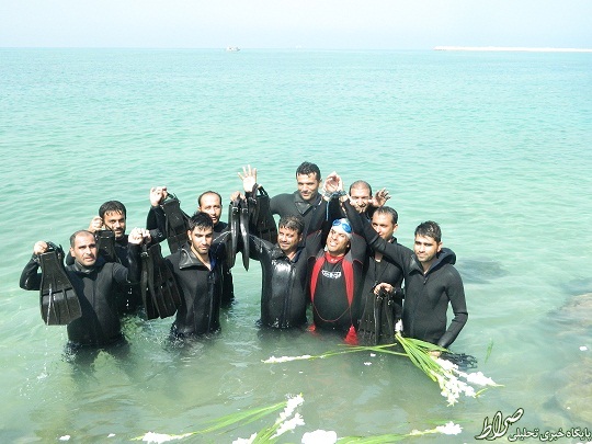175دقیقه شنا به‌یاد غواصان شهید+تصاویر