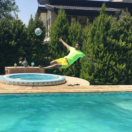 عکس/ ضربه آکروباتیک مجیدی روی استخر!
