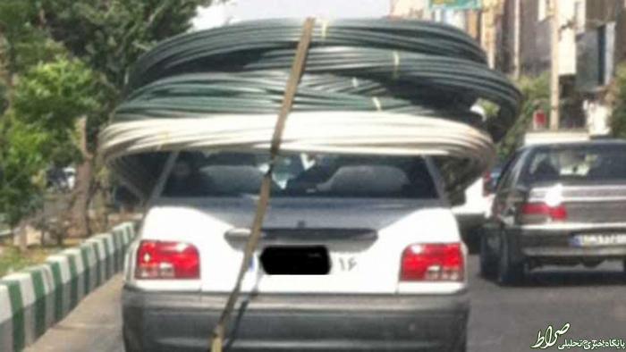 عکس/ پراید خطرناک در خیابان شلوغ عکس/ پراید خطرناک در خیابان شلوغ