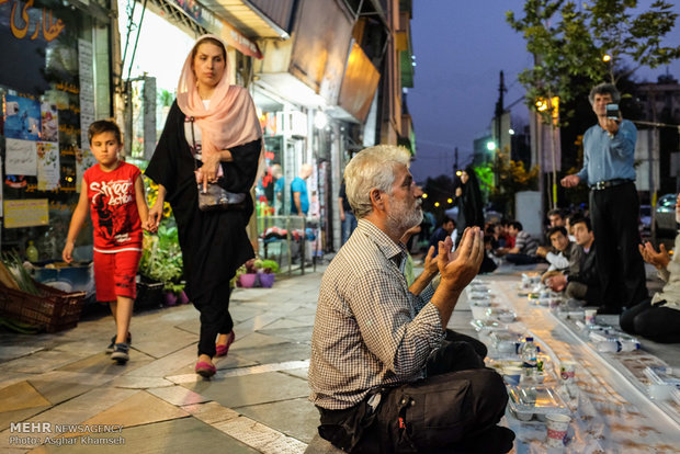 بزرگترین سفره افطار تهران +تصاویر