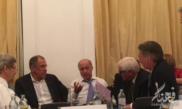 عکس/ میدان داری فابیوس در مذاکرات عکس/ میدان داری فابیوس در مذاکرات