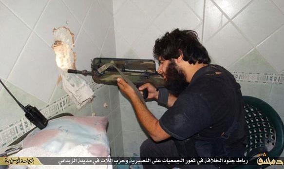 عکس/ سلاح فرانسوی داعشی ها عکس/ سلاح فرانسوی داعشی ها