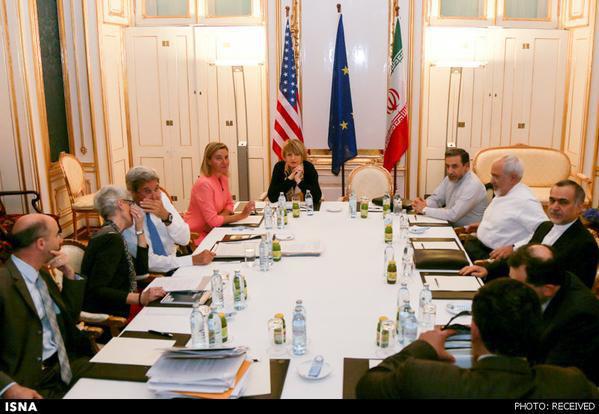 عکس/ در گوشی جان کری و وندی شرمن