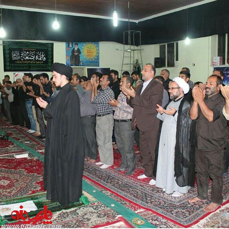 عکس/ نتیجه امام در قامت امام جماعت