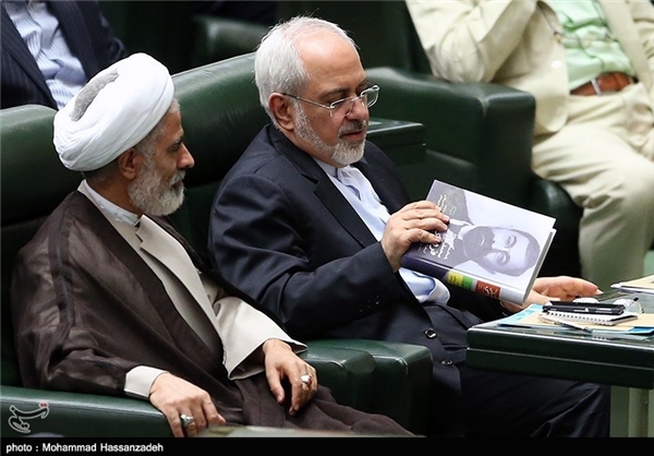 ماجرای هدیه دیروز حدادعادل به ظریف ماجرای هدیه دیروز حدادعادل به ظریف