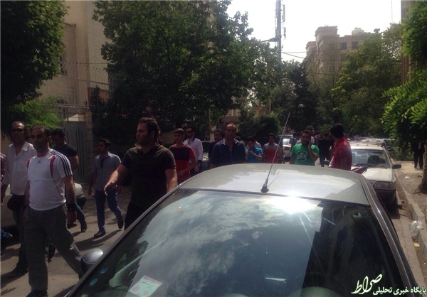 تجمع پرسپولیسیها مقابل باشگاه/ چنددستگی هواداران و دخالت ناجا +تصاویر تجمع پرسپولیسیها مقابل باشگاه/ چنددستگی هواداران و دخالت ناجا +تصاویر