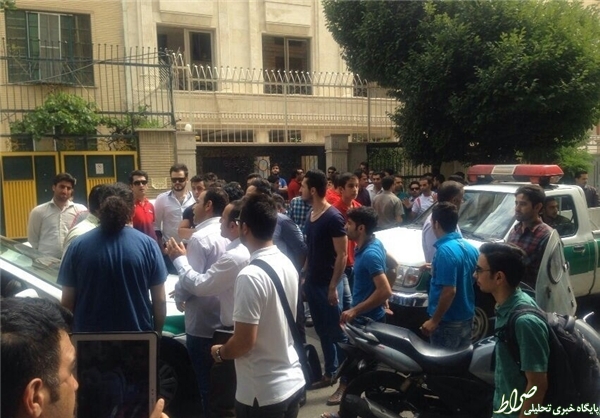تجمع پرسپولیسیها مقابل باشگاه/ چنددستگی هواداران و دخالت ناجا +تصاویر تجمع پرسپولیسیها مقابل باشگاه/ چنددستگی هواداران و دخالت ناجا +تصاویر