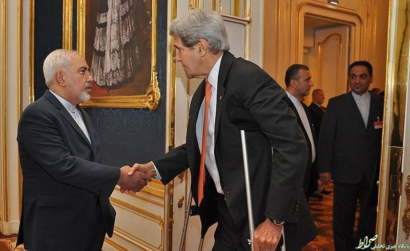 عکس/ ظریف و جان کری در حاشیه مذاکرات