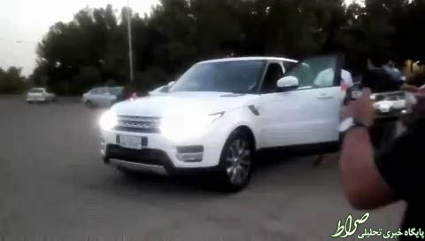 عکس/ فرزاد مجیدی و ماشین انگلیسی‌اش