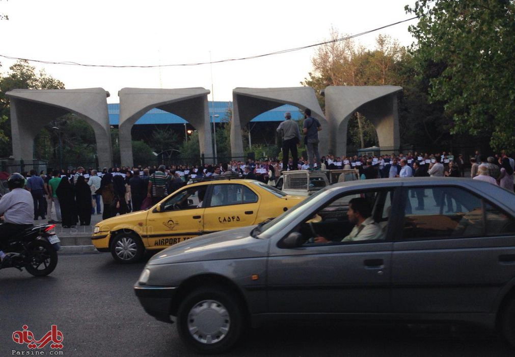 عکس/تجمع رتبهاوليها مقابل دانشگاهتهران عکس/تجمع رتبهاوليها مقابل دانشگاهتهران