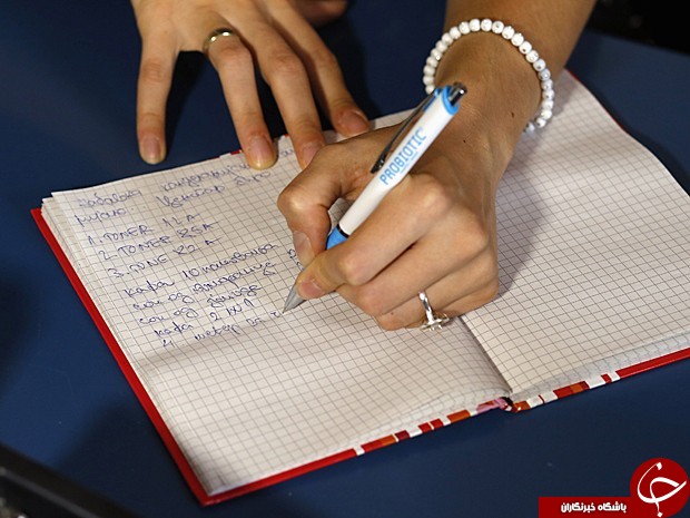 زنی که دنیا را سر و ته می بیند +تصاویر
