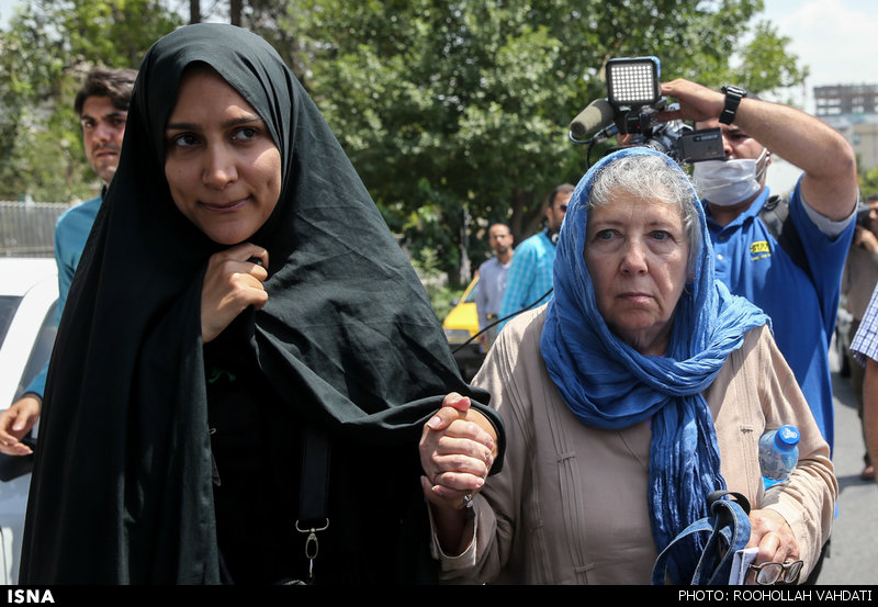 عکس/ مادر و همسرجیسون رضاییان عکس/ مادر و همسرجیسون رضاییان