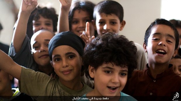 تصاویر متفاوت داعش از پادگان آموزشی کودکان