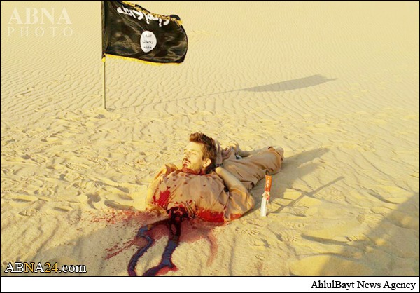 ذبح مرد کروات به دست داعش +عکس